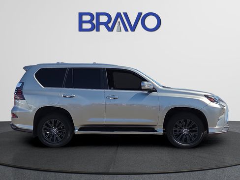 Used 2023 Lexus GX 460 Premium w/ Accessory Package AWD/4WD image 5