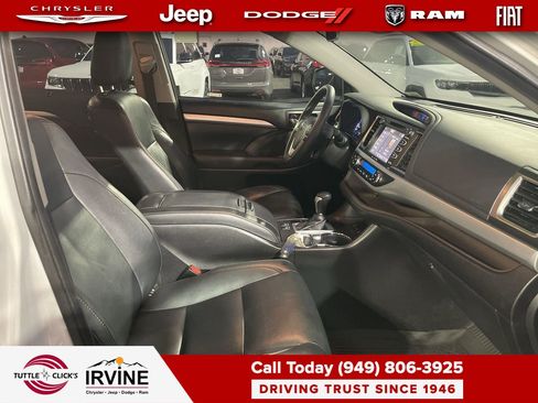 Used 2019 Toyota Highlander XLE image 16