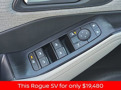 Used 2023 Nissan Rogue SV image 32