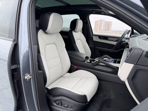 New 2026 Porsche Cayenne AWD/4WD image 14