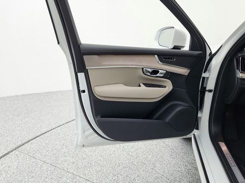 New 2026 Volvo XC90 B5 Core image 35
