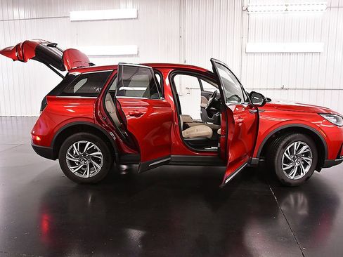 Used 2025 Lincoln Corsair AWD image 30