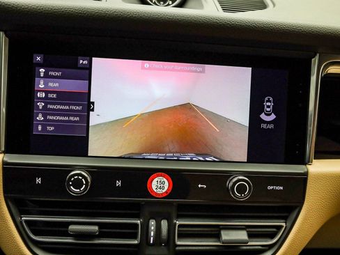 Certified 2025 Porsche Macan image 30