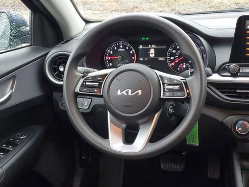 Used 2024 Kia Forte LXS w/ LXS Technology Package FWD image 11
