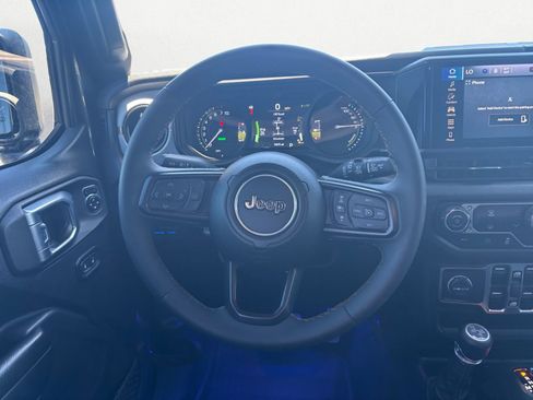 Used 2024 Jeep Wrangler Unlimited AWD/4WD image 9