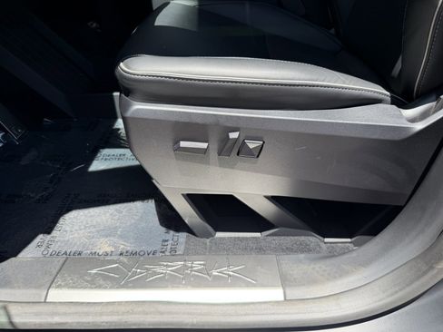 Used 2024 Tesla Cybertruck AWD Crew Cab image 39