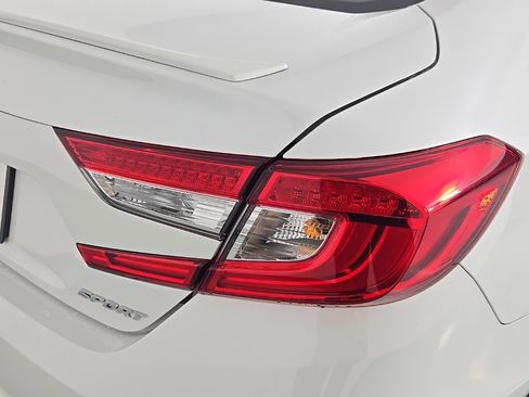Used 2019 Honda Accord Sport image 9