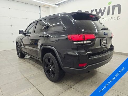Used 2019 Jeep Grand Cherokee Laredo AWD/4WD image 3