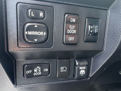 Used 2020 Toyota Tundra SR5 w/ SR5 Upgrade Package image 17