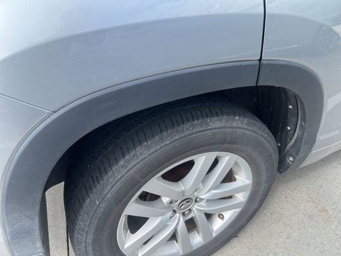 Used 2016 Toyota Highlander LE image 5