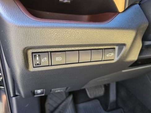 Used 2020 Toyota RAV4 Limited AWD/4WD image 39