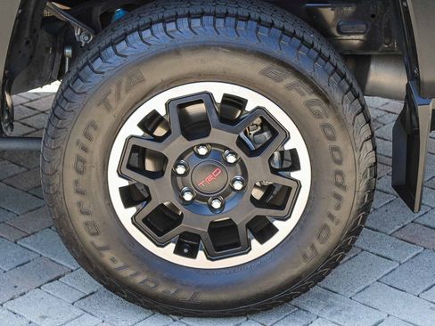 Certified 2024 Toyota Tacoma TRD Off-Road AWD/4WD image 12