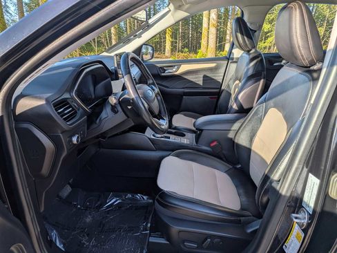 Used 2021 Ford Escape Titanium w/ Titanium Elite Package AWD/4WD image 14