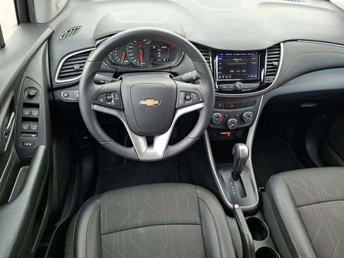 Certified 2022 Chevrolet Trax LT w/ LT Convenience Package AWD/4WD image 2