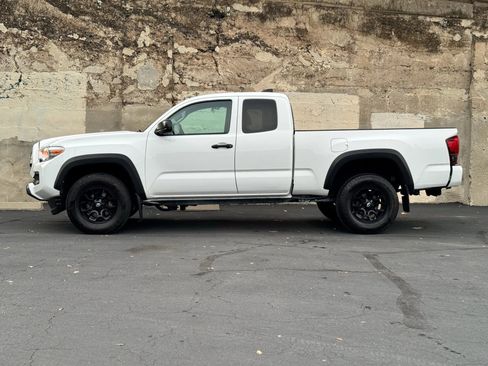Used 2020 Toyota Tacoma SR w/ SX Package AWD/4WD image 7