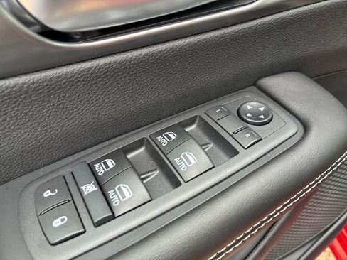 New 2026 Chrysler Pacifica Select w/ S Appearance Package image 12