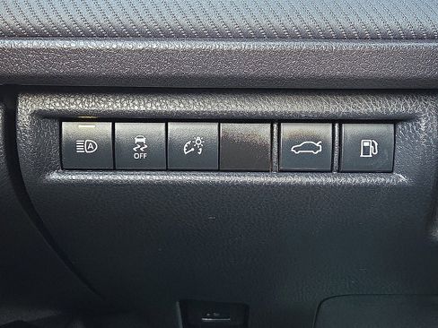 Used 2025 Toyota Camry SE image 21