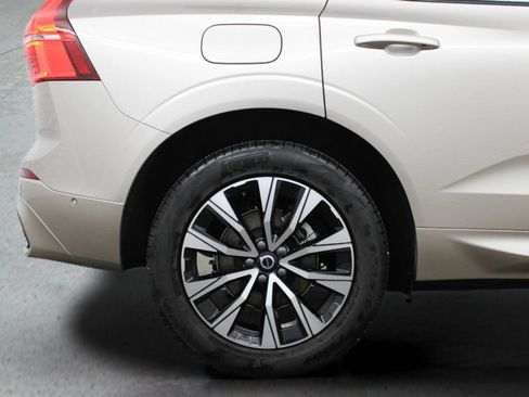 Used 2025 Volvo XC60 B5 Plus w/ Protection Package Premier AWD/4WD image 12