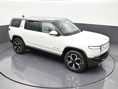 Used 2024 Rivian R1S Adventure AWD/4WD image 19