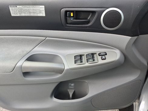 Used 2010 Toyota Tacoma PreRunner image 12