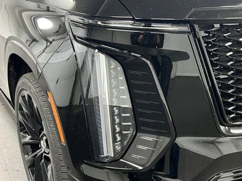 New 2026 Cadillac Escalade ESV Platinum Sport w/ LPO, ONYX Package AWD/4WD image 10