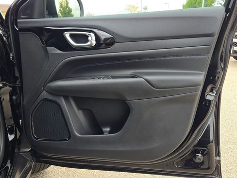 New 2026 Jeep Compass Latitude image 9