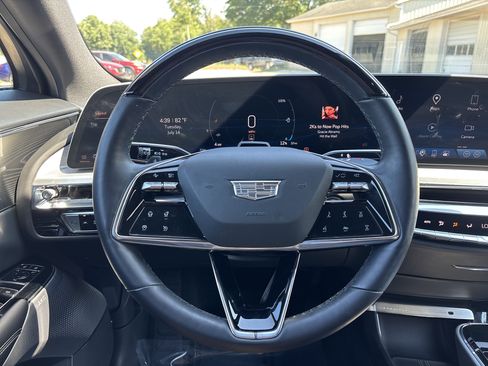 Used 2024 Cadillac Lyriq Luxury AWD/4WD image 27