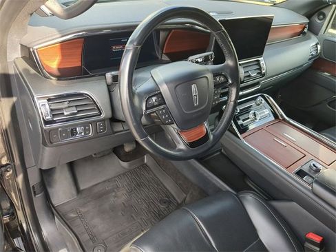 Used 2022 Lincoln Navigator 4WD image 10