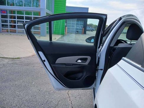 Used 2011 Chevrolet Cruze LS w/ Connectivity Package image 9