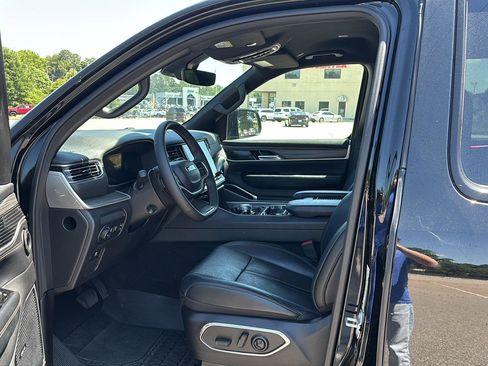 Used 2024 Jeep Wagoneer Series II w/ Flexible Seating Group RWD image 9
