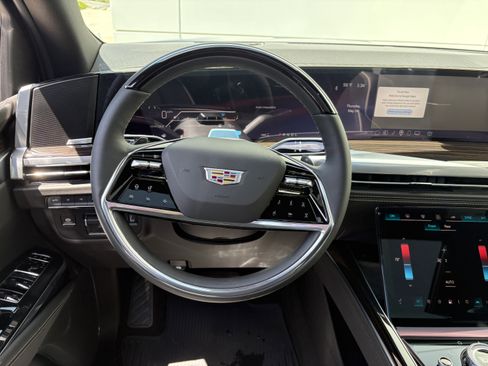 New 2026 Cadillac Escalade Luxury AWD/4WD image 19