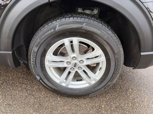 Used 2023 Ford Explorer XLT AWD/4WD image 15