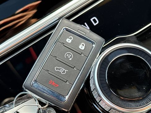 New 2025 Jeep Grand Cherokee L Altitude image 38