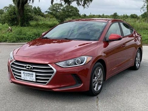 Used 2017 Hyundai Elantra SE image 2