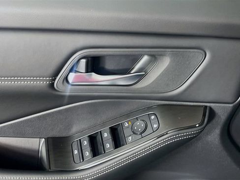 New 2026 Nissan Rogue SV FWD image 17