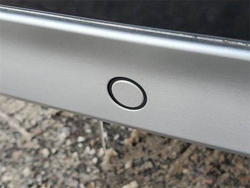 Used 2021 Volvo XC90 T6 Momentum w/ Climate Package image 9