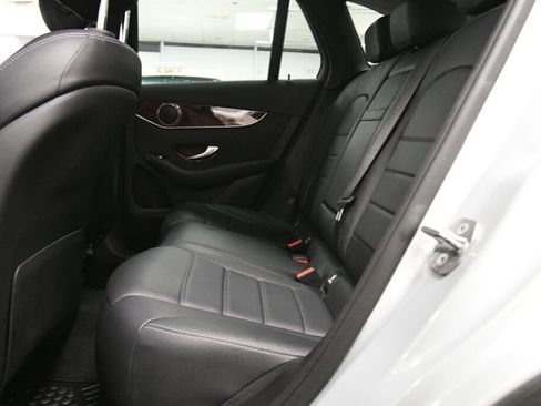 Used 2019 Mercedes-Benz GLC 300 4MATIC image 21