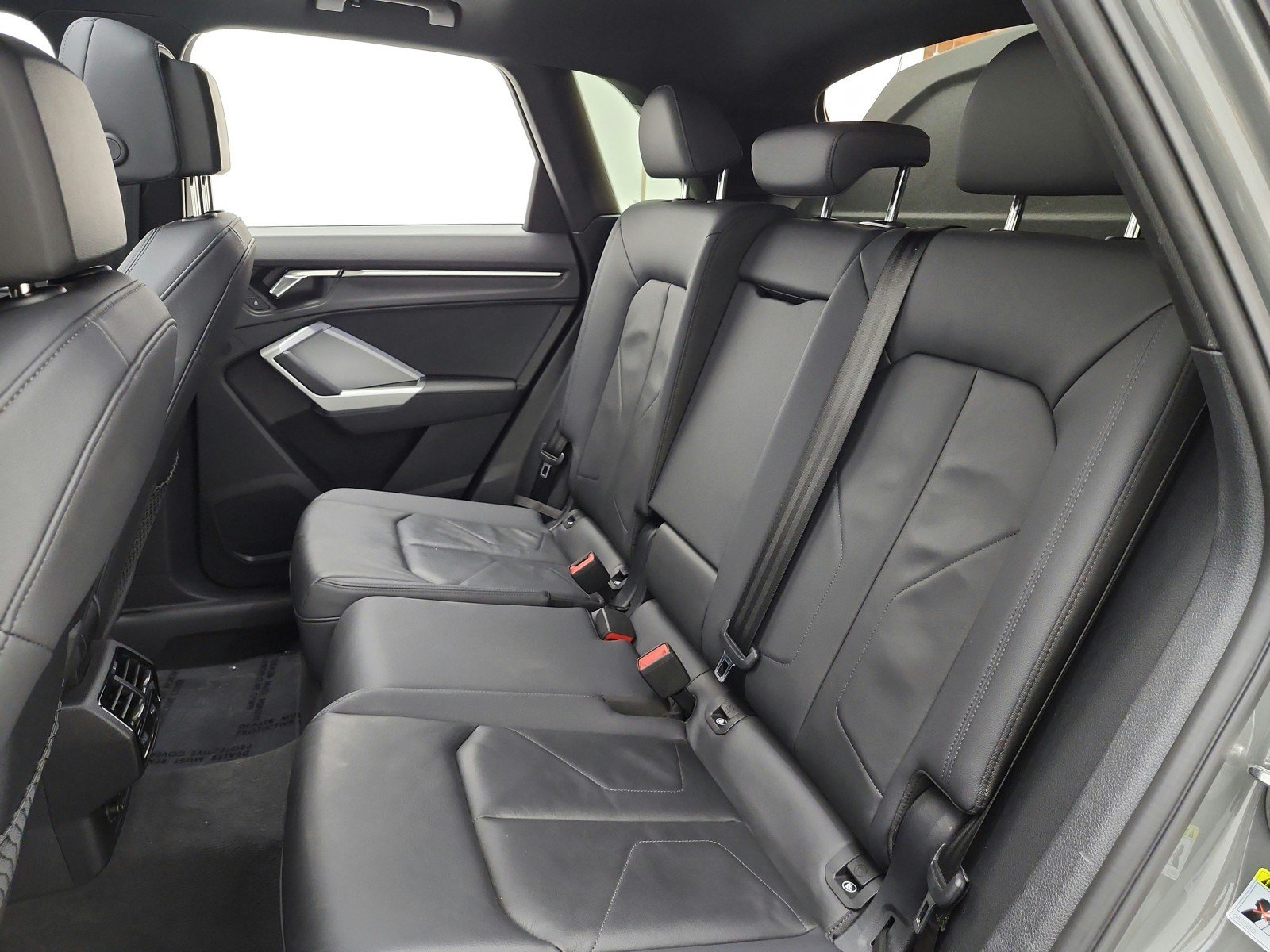 Used 2024 Audi Q3 2.0T Premium w/ Convenience Package AWD/4WD image 16