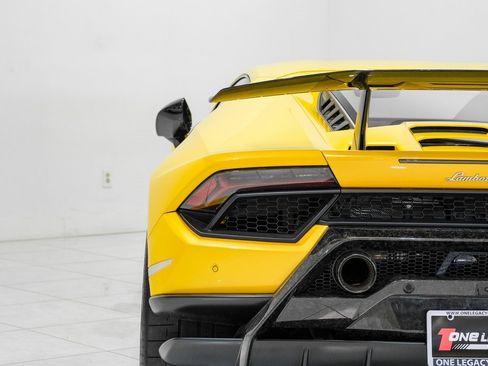 Used 2018 Lamborghini Huracan Performante image 48