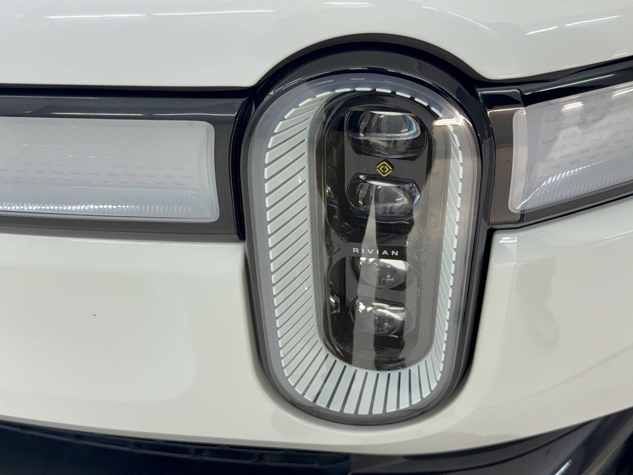 Used 2024 Rivian R1T Adventure Dual AWD/4WD image 12