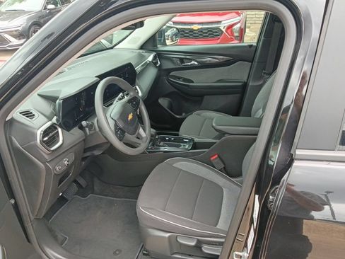 Used 2025 Chevrolet TrailBlazer LT AWD/4WD image 4