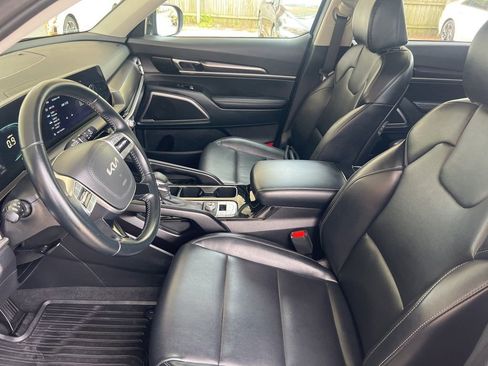 Certified 2025 Kia Telluride LX FWD image 4