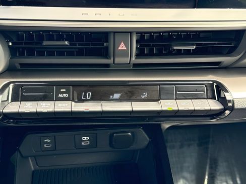 Used 2026 Toyota Prius LE FWD image 9