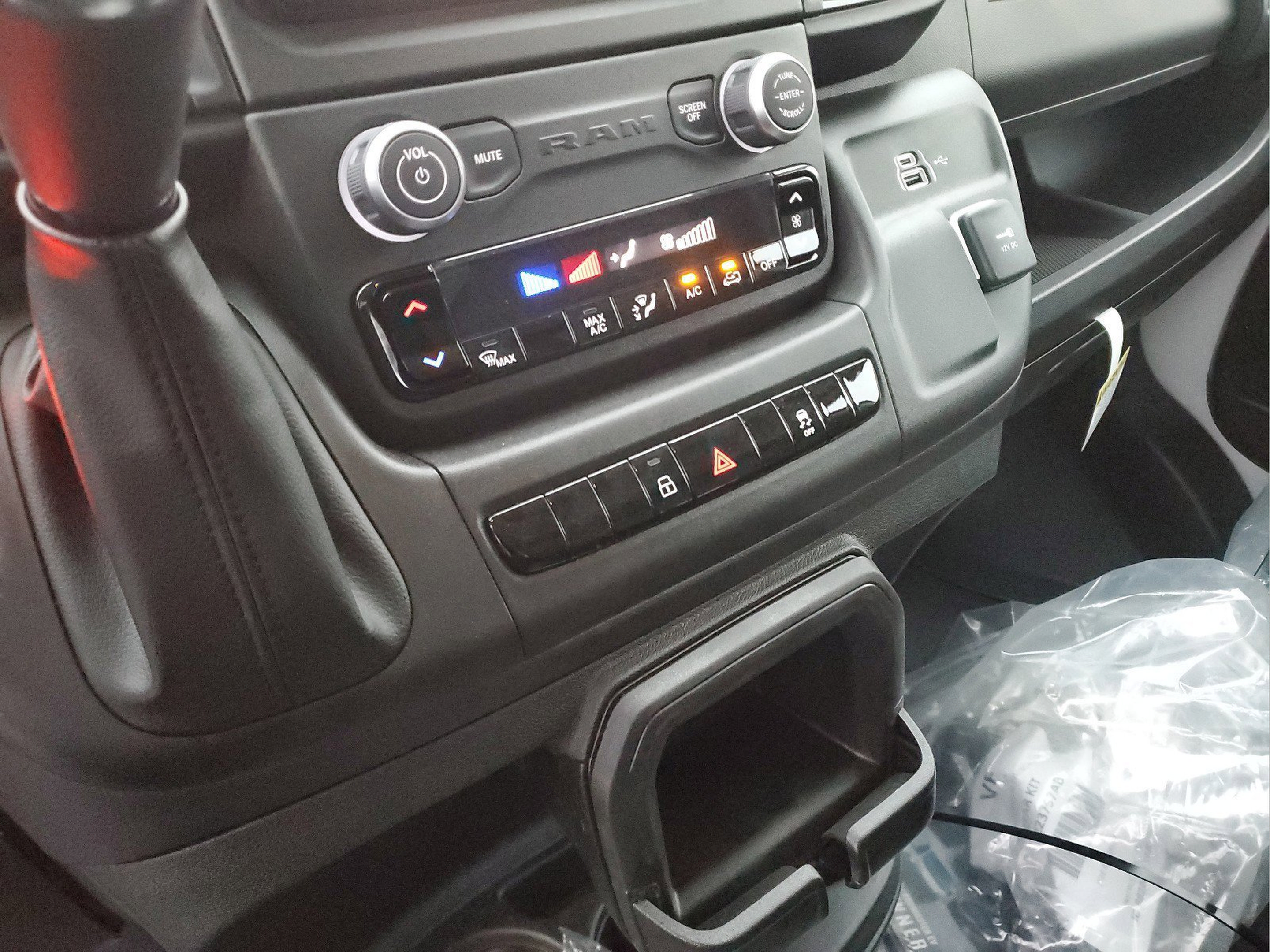 Used 2026 RAM ProMaster 1500 w/ Storage Group FWD image 23