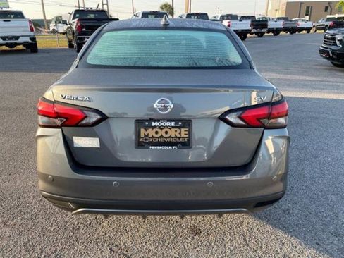 Used 2022 Nissan Versa SV image 6