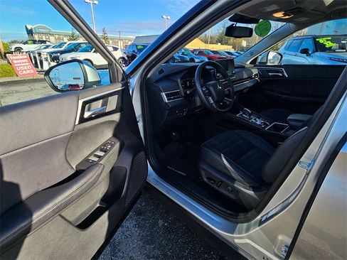 Used 2023 Mitsubishi Outlander SE image 16