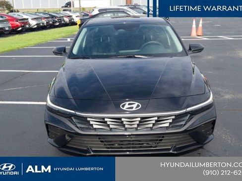 New 2026 Hyundai Elantra SE FWD image 3