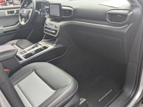 Used 2023 Ford Explorer XLT w/ Equipment Group 202A RWD image 30