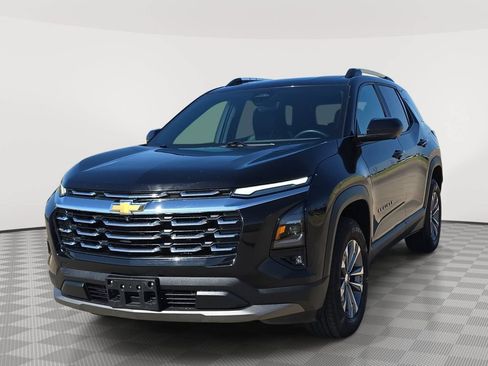 Used 2025 Chevrolet Equinox LT w/ Convenience Package II FWD image 3