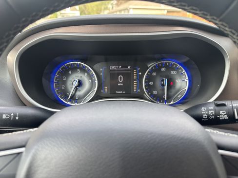 Used 2023 Chrysler Voyager LX image 20